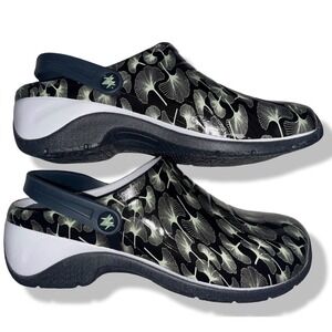Anywear Zone Nursing Clogs Black Ginkgo Leaf Print Slip Resistant Unisex Size 11